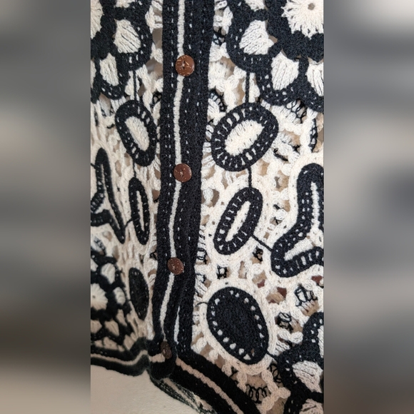 QED London Black and Cream Patterned Crochet Cardigan Size XS - Picture 4 of 5